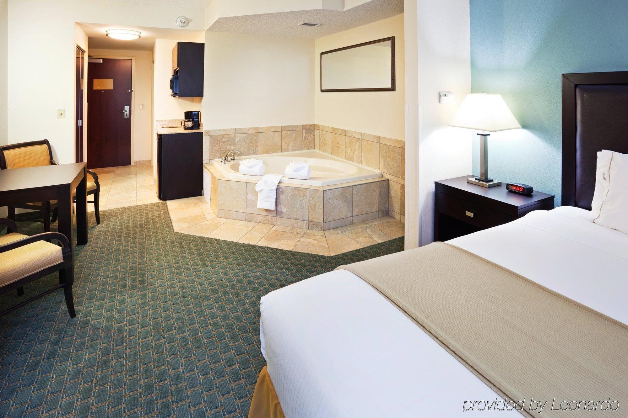 Holiday Inn Express & Suites Lebanon-Nashville Area By Ihg Room photo